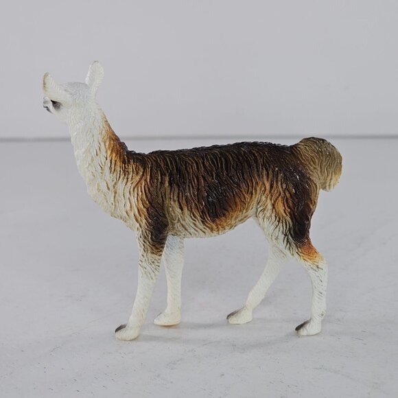 Breyer Stablemates Llama Figurine Realistic Collectible Plastic Animal #5410 - Picture 5 of 7